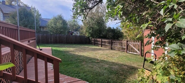 Building Photo - Adorable 2 bedroom charming home on Whitef...