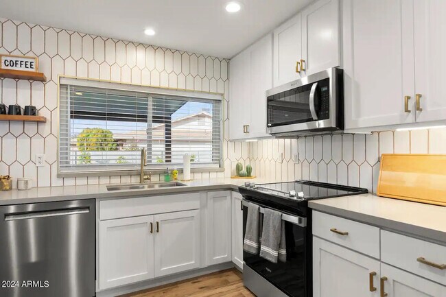 Building Photo - 14220 N 59th St