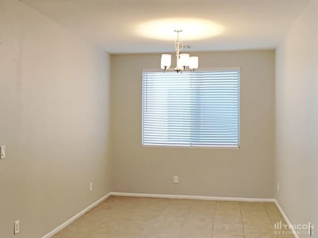 Building Photo - 2660 Sunrise Bluff Dr