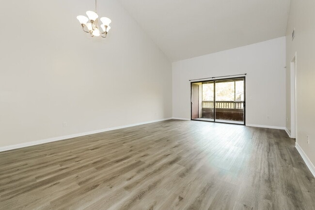 Building Photo - 304 Lakeview Dr E