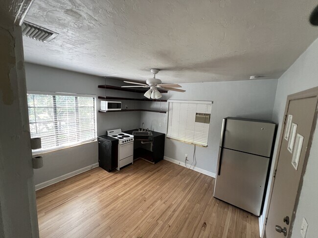 Foto del edificio - 617 Hillcrest St
