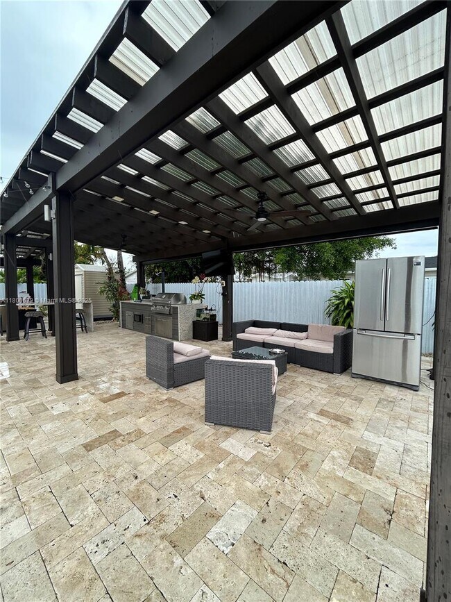 Foto del edificio - 6202 SW 107th Ave