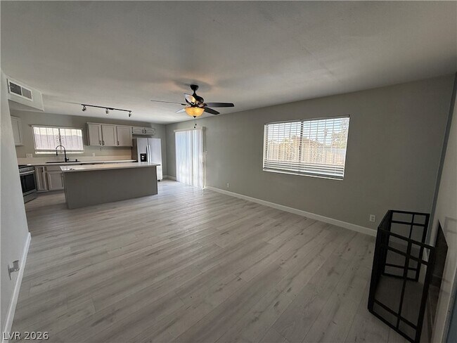 Foto del edificio - 6489 Bugbee Ave