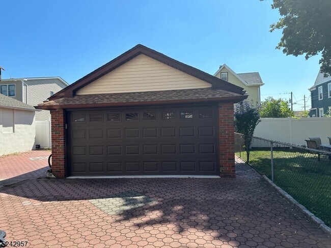 Foto del edificio - 311 Monroe St