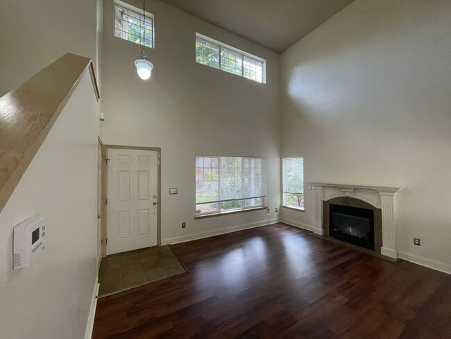 Building Photo - Perfect Home In a Perfect Location!