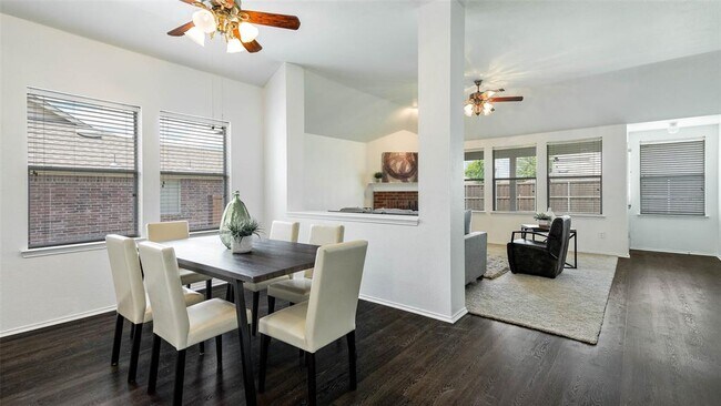 Foto del edificio - 5112 Bald Cypress Ln