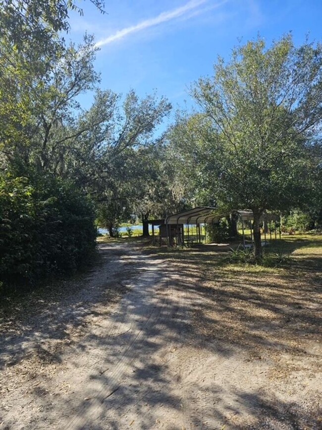 Building Photo - Newly renovated 4 bedroom, 2 bath block home