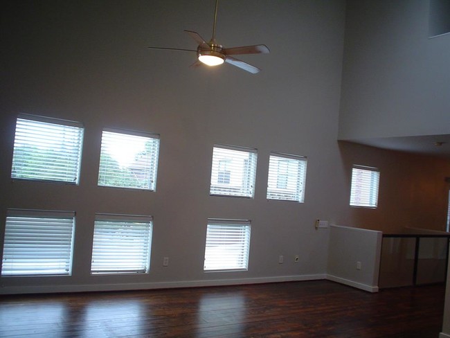 Building Photo - 6103 Gehring St