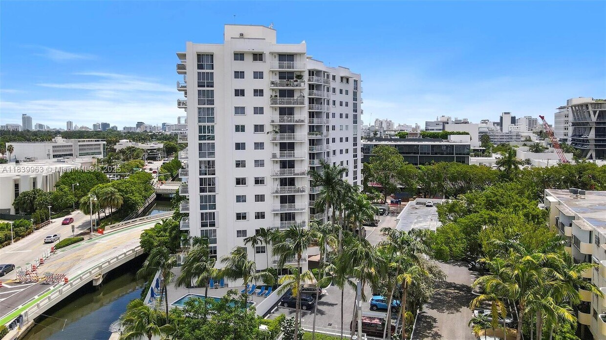 Foto principal - 1688 West Ave