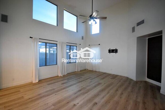 Building Photo - Private pool living with flexible space and neighborhood convenience.