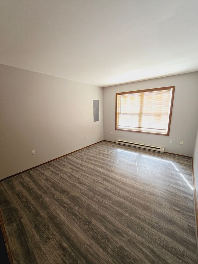 Building Photo - 3BR/1.5BA Cape Cod in an Amenity Filled Co...