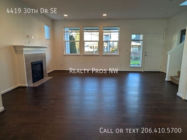 Building Photo - 4419 30th Dr SE