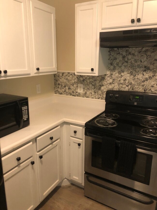 Building Photo - Pinebrooke