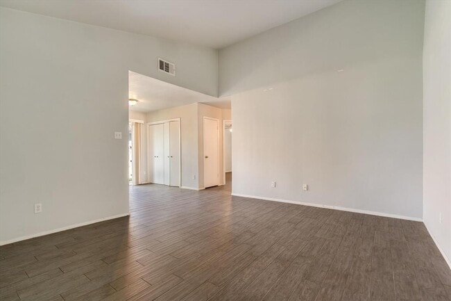 Building Photo - 11906 Sunhillow Bend