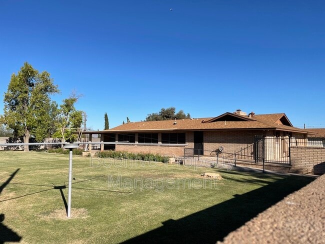 Foto del edificio - 1420 N Center St