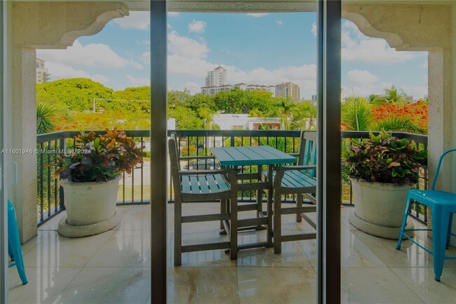 Foto del edificio - 50 Alhambra Plaza Apt #306, Coral Gables, ...