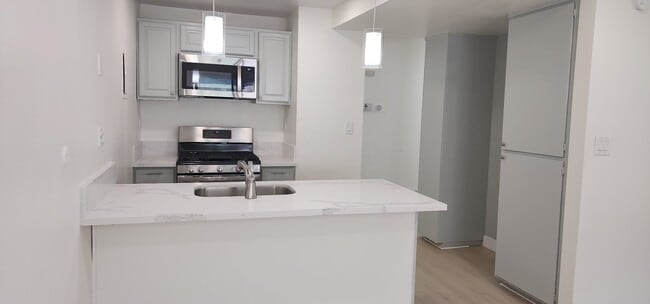 Building Photo - 2255 Cahuilla St