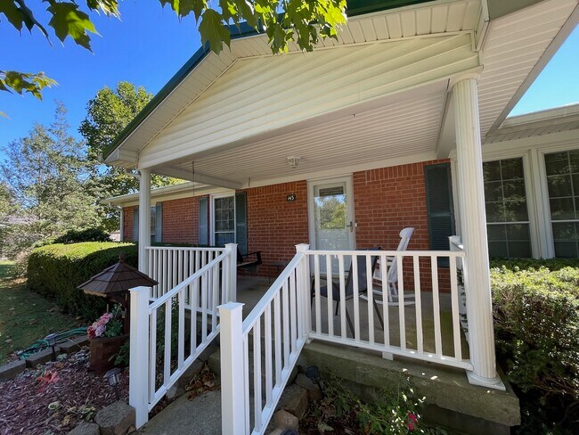 Foto del edificio - 145 Ridgeway Dr W