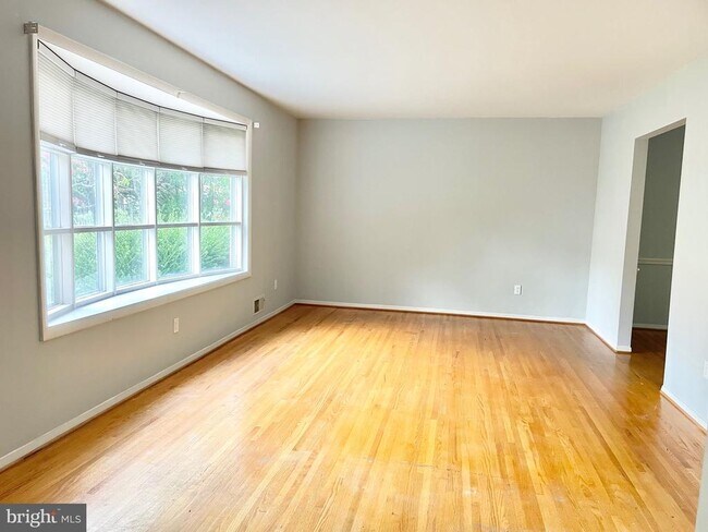 Building Photo - 13618 Smallwood Ct