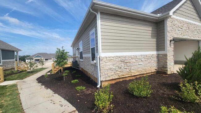 Foto del edificio - Maintenance free living in Blue Valley School district