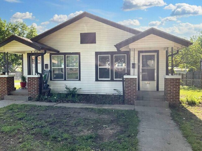 Building Photo - 203 S Jamestown Ave