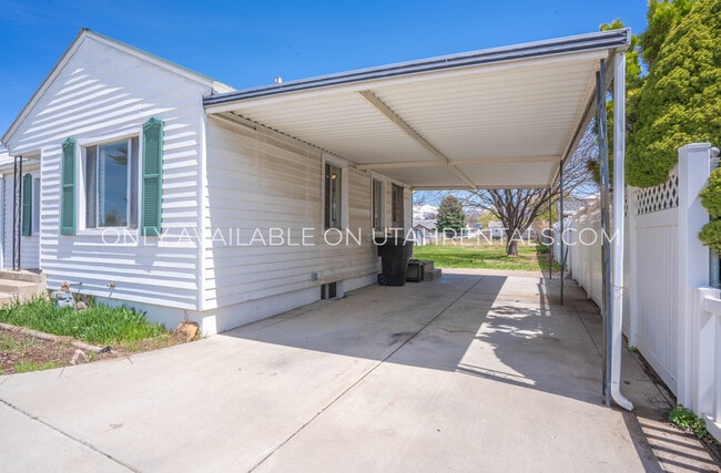 Building Photo - 347 S 500 W