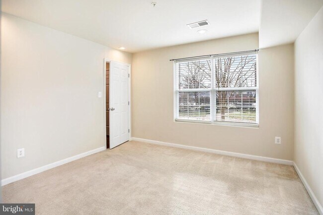 Building Photo - 2885 Falkirk Alley