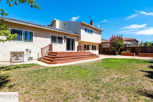 Foto del edificio - Lovely 4 Bedroom, 2.5 Bath Multi-Level Berryessa Home