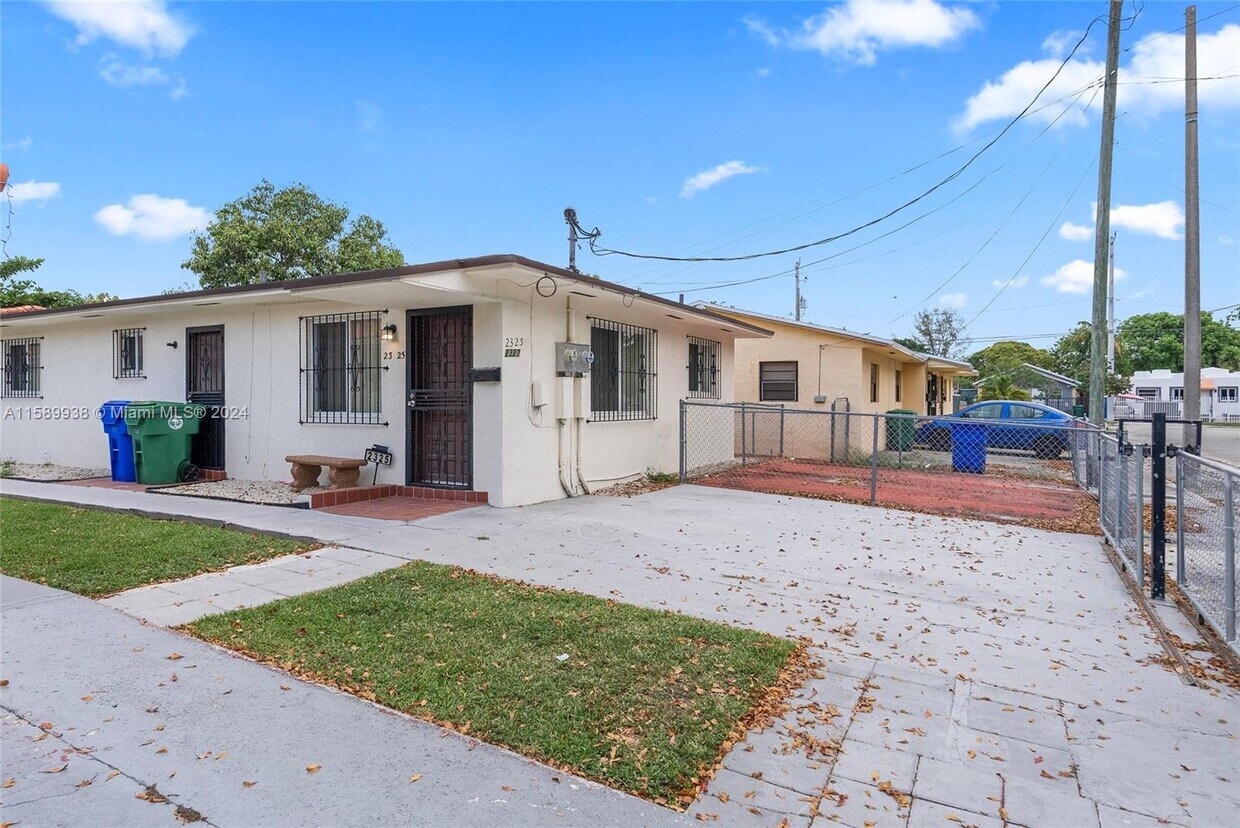 Foto principal - 2325 NW 29th St