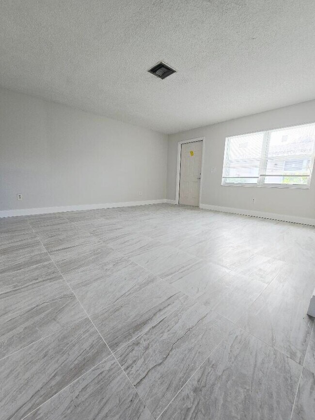 Foto del edificio - 4760 Lehto Ln