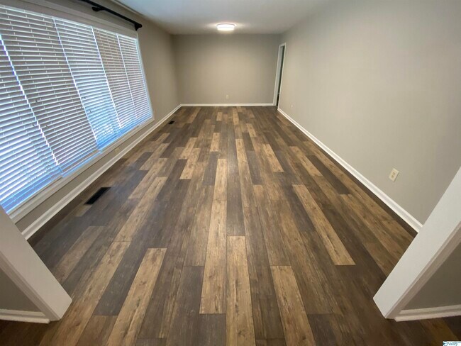 Building Photo - 115 Yorkshire Dr