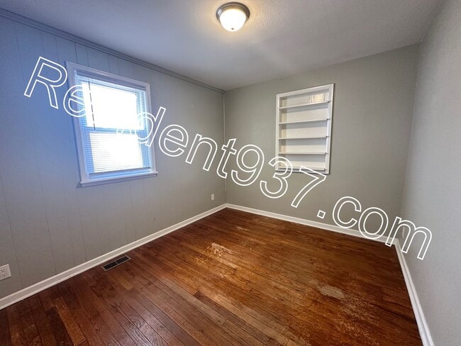 Building Photo - 2 Bed 1 Bath