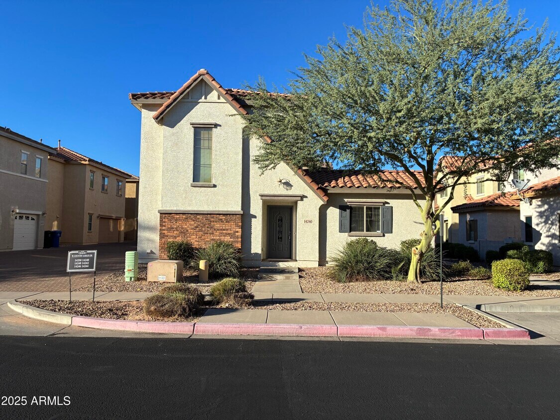 Foto principal - 14240 W Country Gables Dr