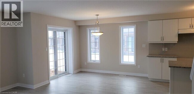 Photo du bâtiment - 75 Fenside St