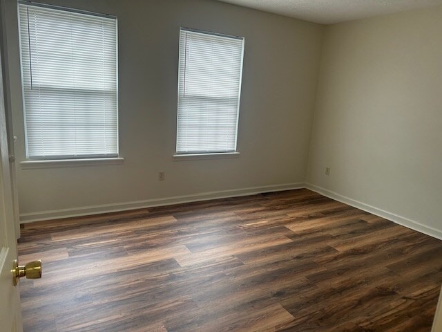 Building Photo - 105 O Roark Ave