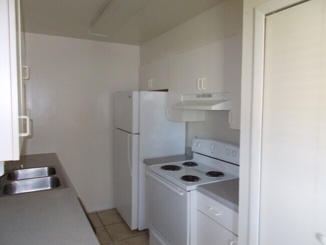 Building Photo - 2/2 Duplex For Rent at 3250 Split Willow D...