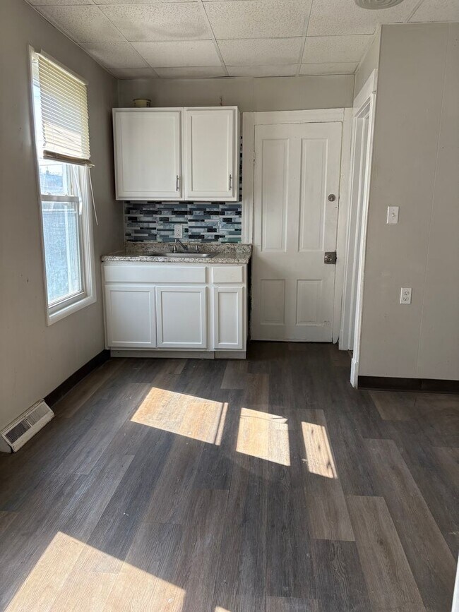 Building Photo - Single Family Home