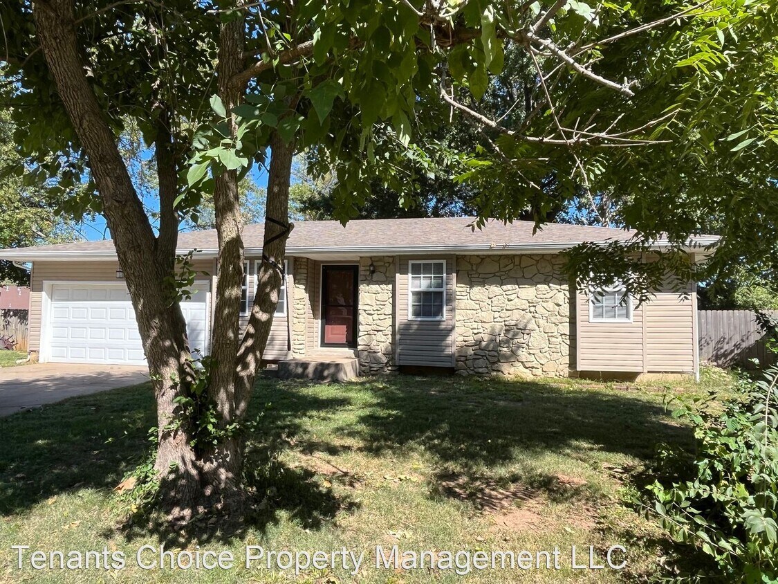 3 br, 2 bath House 2914 S. Lancelot Ct. House Rental in Springfield