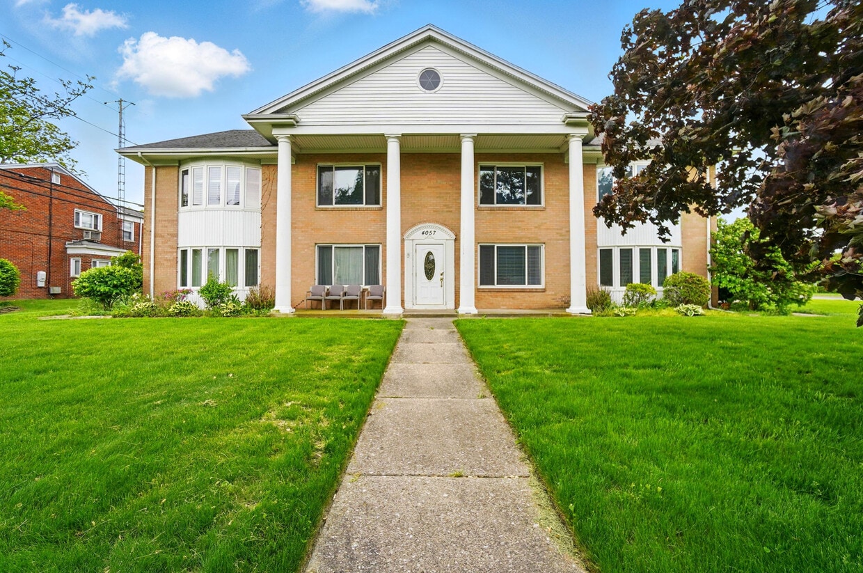 Primary Photo - 4057 W Bancroft St