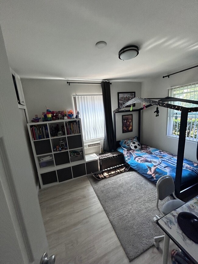 Foto del edificio - 17722 Kingsbury St