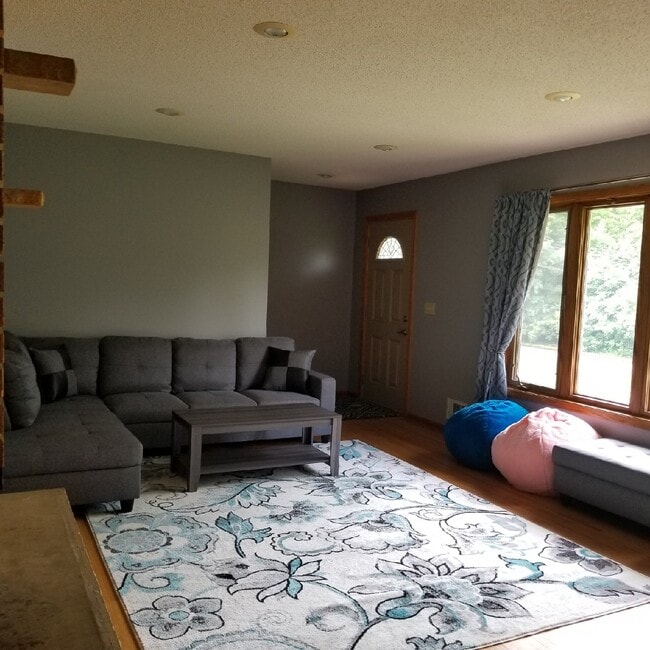 Foto del edificio - 3829 Pine Ln