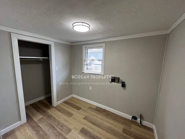 Foto del edificio - 324 Park Ave