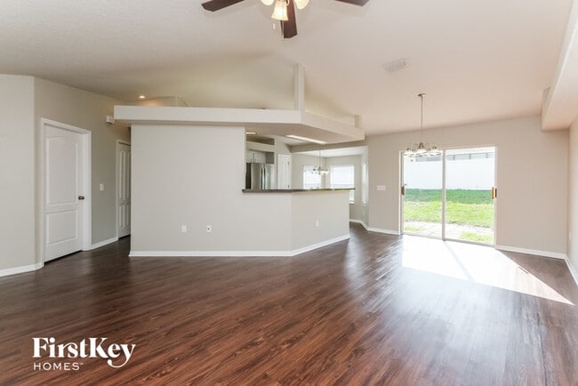 Building Photo - 10121 Briar Cir