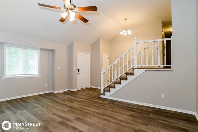 Building Photo - 410 NW 72nd Ter, Kansas City, MO 64118