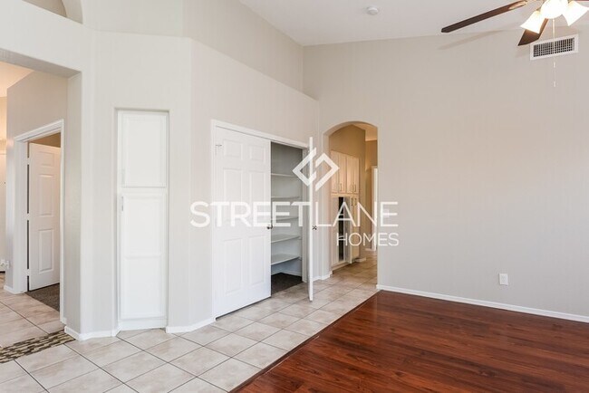 Foto del edificio - JUST REDUCED!