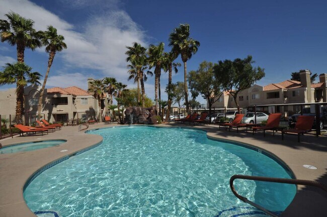 Foto del edificio - Highly Remodeled | Customer Closets | Gated Community