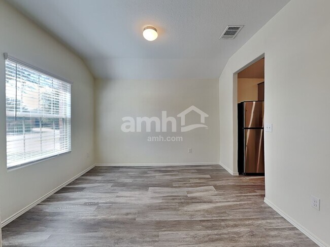 Foto del edificio - 5900 Bell Tower Ln