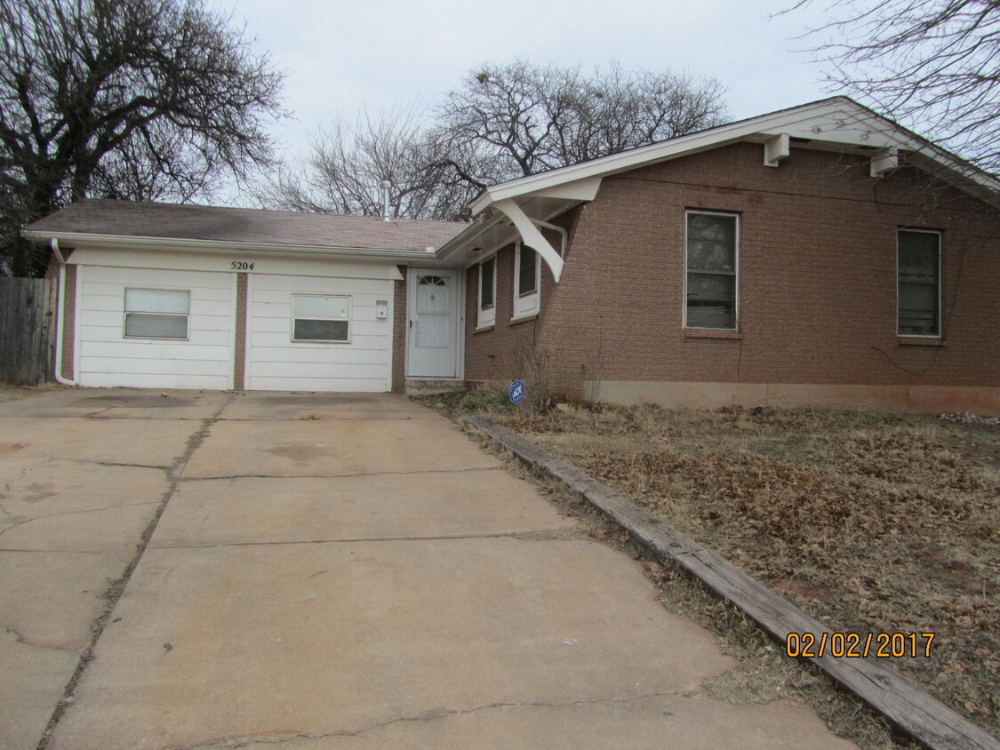 Foto principal - Nice 4-bedroom For Rent in SE OKC