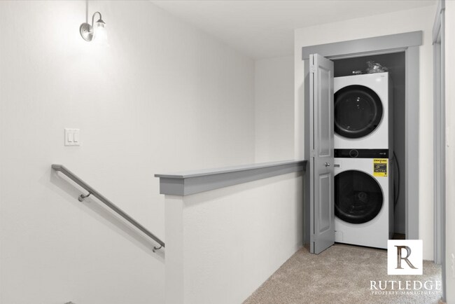 Foto del edificio - First Month FREE!!!