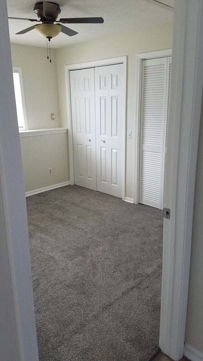 Left bedroom - 11739 Maywood Dr